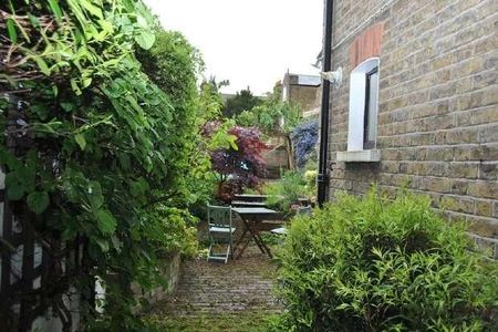 Kestral Avenue, London, SE24 - Photo 4