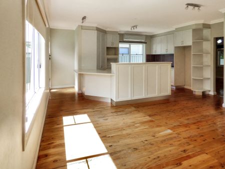 Modernised 2-Bedroom Home in Sought-After South Dubbo - Photo 4