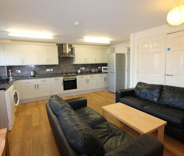 5 bedroom flat to rent - Photo 2