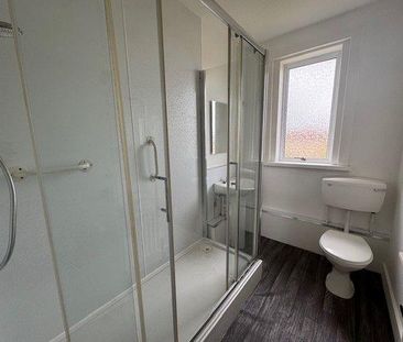 3 bedroom flat to rent - Photo 6