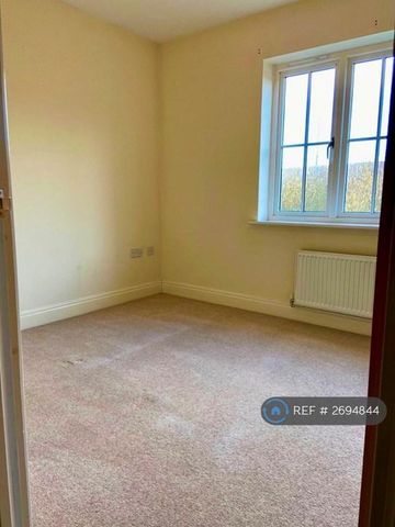 2 bedroom semi-detached house to rent - Photo 2