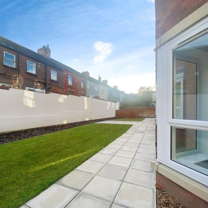 2 bedroom House To Let - Photo 1