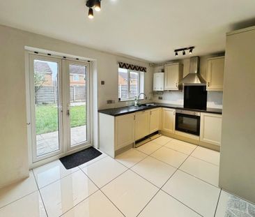 3 bedroom semi-detached house to rent - Photo 5