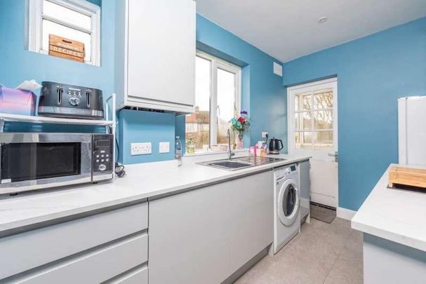 Rosebery Close, Morden, SM4 - Photo 1