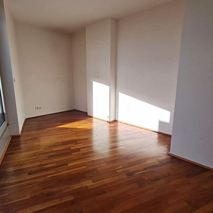 TERRASSENHIT, STUMPERGASSE, 92 m2 Dachgeschoß mit 33 m2 Freifläche, 3 Zimmer, Komplettküche, Wannenbad, Parketten, Klimaanlage, FUZO Mariahilfer Straße - Photo 1
