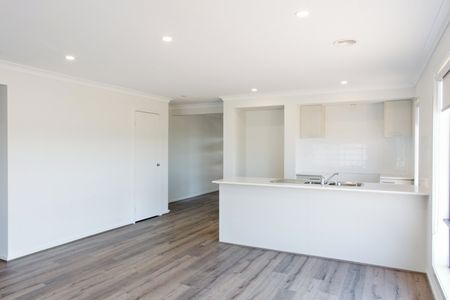 A Modern Family Home in Alfredton - Photo 4