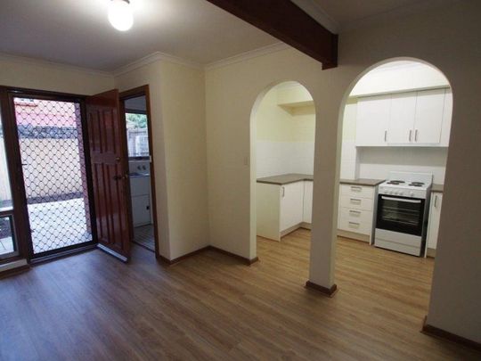 Spacious 2 bedroom townhouse in private garden setting - Photo 1