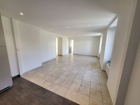 Grand appartement de 5 pièces au 2ème étage rénové en 2022 - Photo 3
