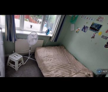 4 bedroom semi-detached house to rent - Photo 4