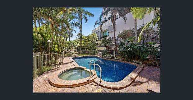 Burleigh One Bedroom Unit! - Photo 1