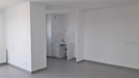 location Appartement T4 DE 82.3m² À VILLEURBANNE - Photo 3