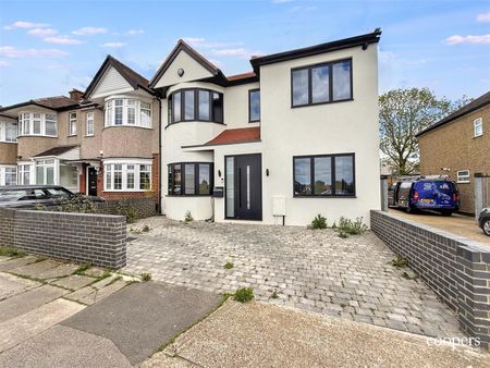 Bridgwater Road, Ruislip, HA4 - Photo 2