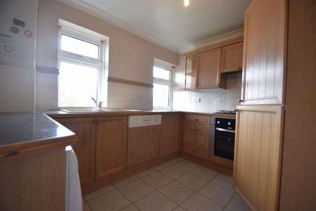 Halbutt Street, Dagenham, RM9 - Photo 2