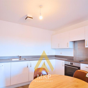 6 bedroom terraced house to rent - Photo 2