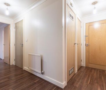 2 bedroom flat to rent - Photo 2