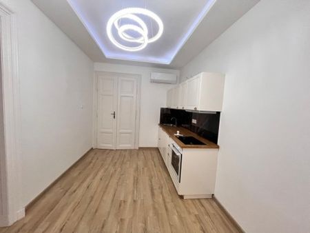 1052. Budapest Apáczai Csere János utca - Photo 3