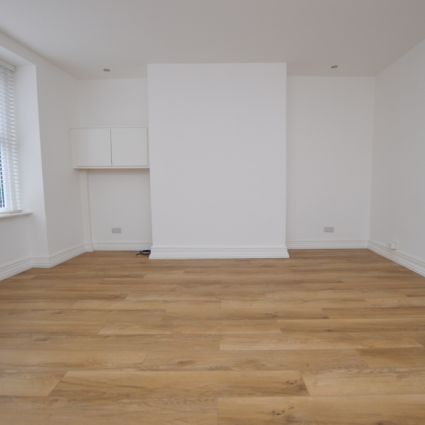 3 Bedroom Terraced House - Photo 1