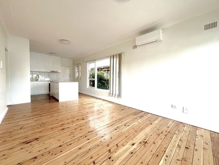 Renovated Beachside Apartment - Photo 2