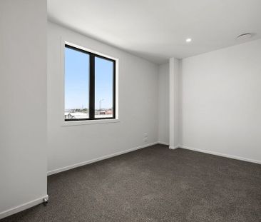 Huntington new build townhouse with extra carpark - Photo 1
