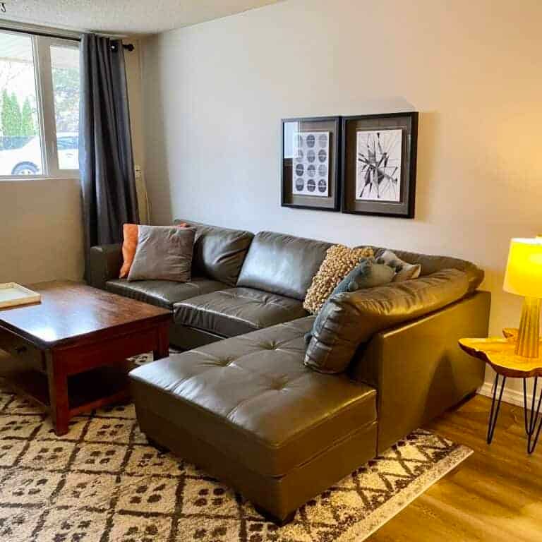 Edmonton Furnished Condo Rental in Glenora - Charming Furnished 1-Bedroom in Glenora – Steps from 124th Street! - Photo 1