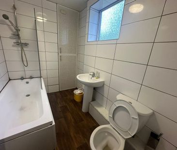 3 bedroom flat to rent - Photo 6