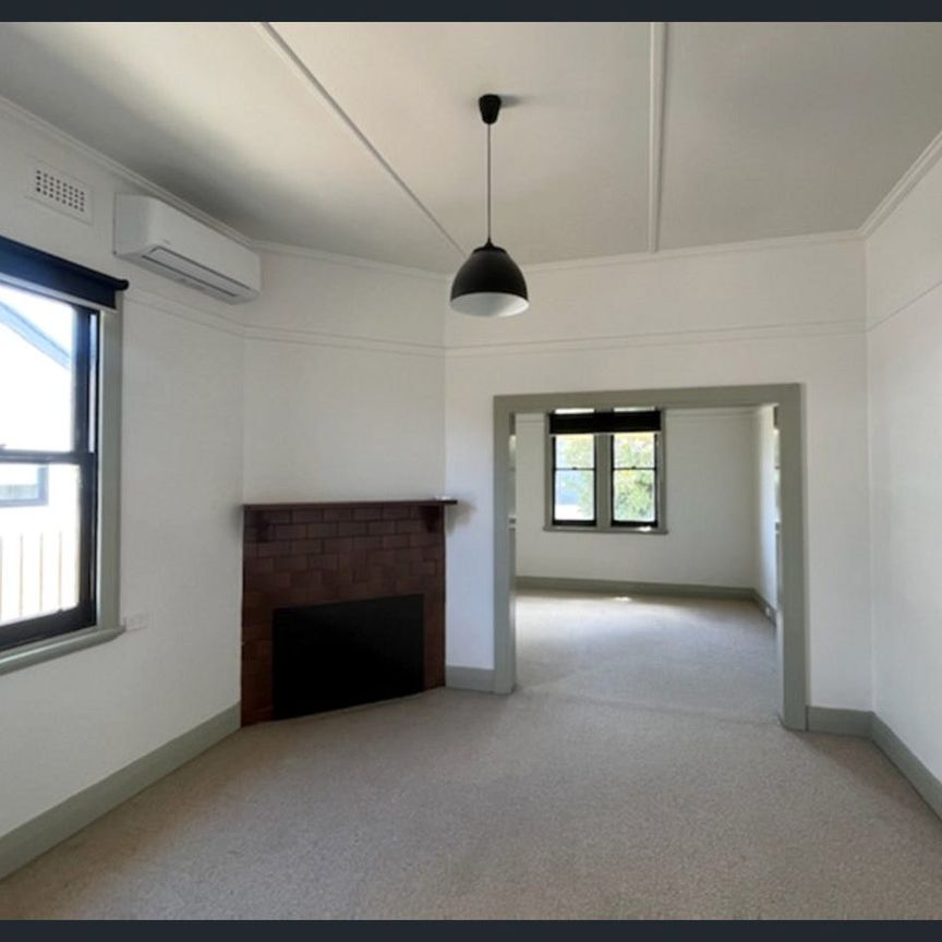 Central 2 Bedroom Home! - Photo 1