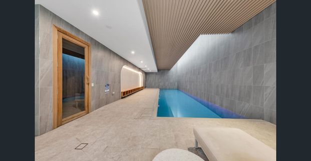 Fully Furnished one bedroom apartment in the heart of Box Hill - Photo 1