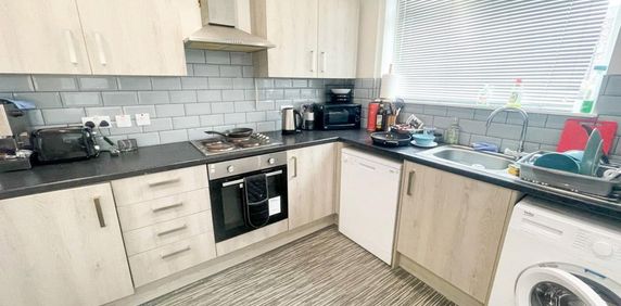 1 bedroom in a house share to rent - Photo 2