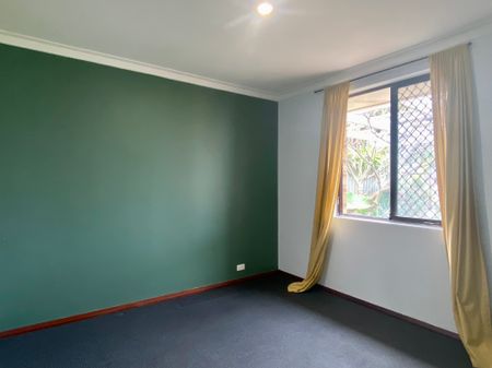 Charming and Charismatic! - Photo 2