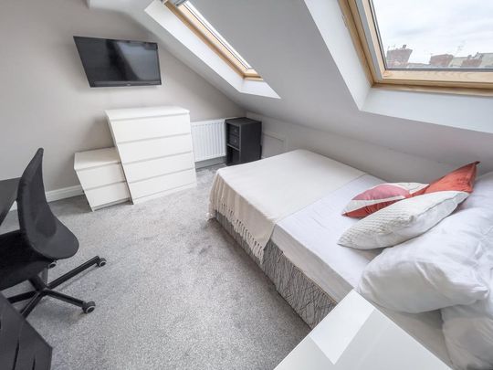 6 bedroom terraced house to rent - Photo 1