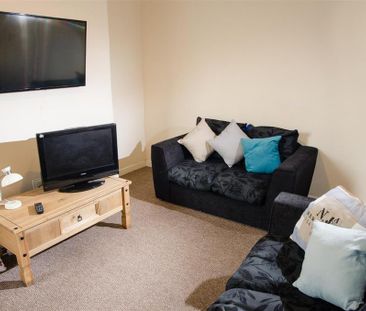 3 bedroom private hall to rent - Photo 1