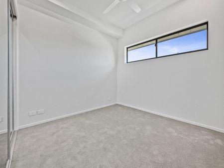 Stunning Apartment Only a Stones Throw to Everything! - Photo 4