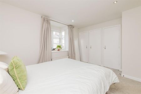 1 bed Apartment To Let - Photo 4