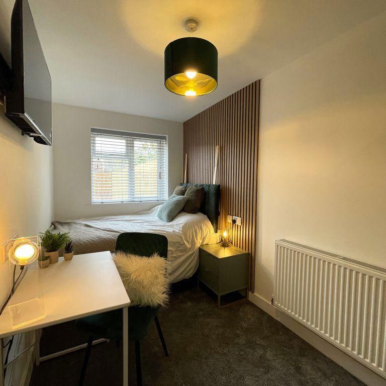 1 bedroom in a house share to rent - Photo 1