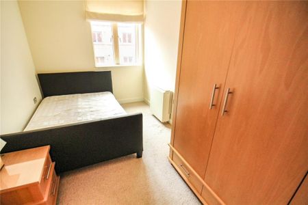 3 bedroom flat to rent - Photo 3
