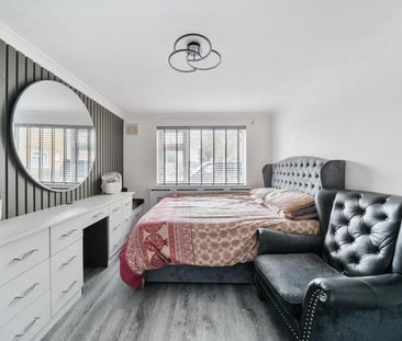 2 bedroom Flat To Let - Photo 4