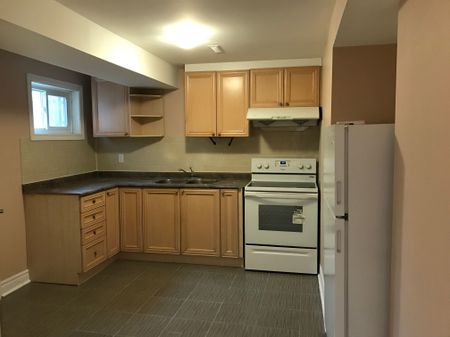 For Lease - 2535 Symington Court, Mississauga, Ontario - Photo 2