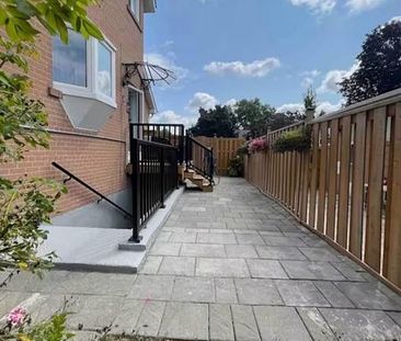 For Lease - 18 Ravenrock Court, Toronto, Ontario - Photo 2