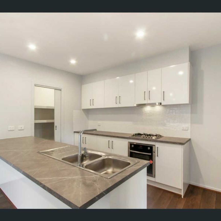 Contemporary two bedroom townhouse - Photo 1