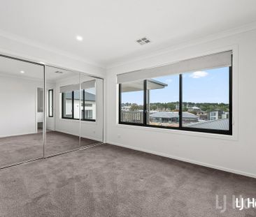 4 Bedroom Family Home in Elm Grove Estate Bungendore - Photo 6