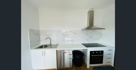 Private Ensuite Room with Courtyard - All Bills & Internet Included | From $325/week - Photo 2