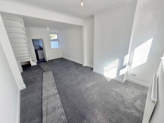 2 bedroom terraced house to rent - Photo 1