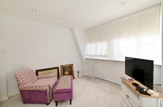 3 bedroom mews to rent - Photo 1