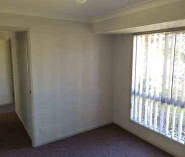 BURPENGARY - CLOSE & EASY - Photo 2