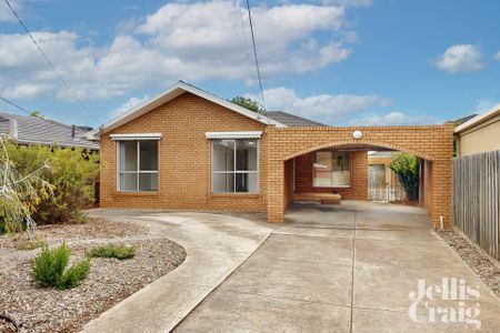 4 Carolyn Court, Keilor Park - Photo 2