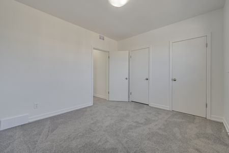 Edward Manor - Photo 5