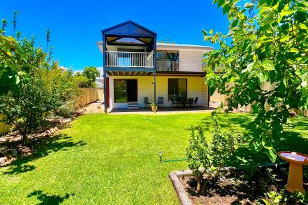 Stone's throw from Geographe Bay! - Photo 2