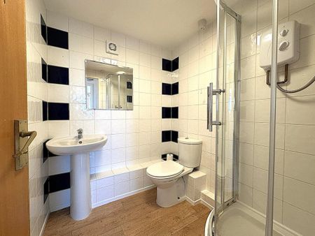 3 bedroom apartment to rent - Photo 4