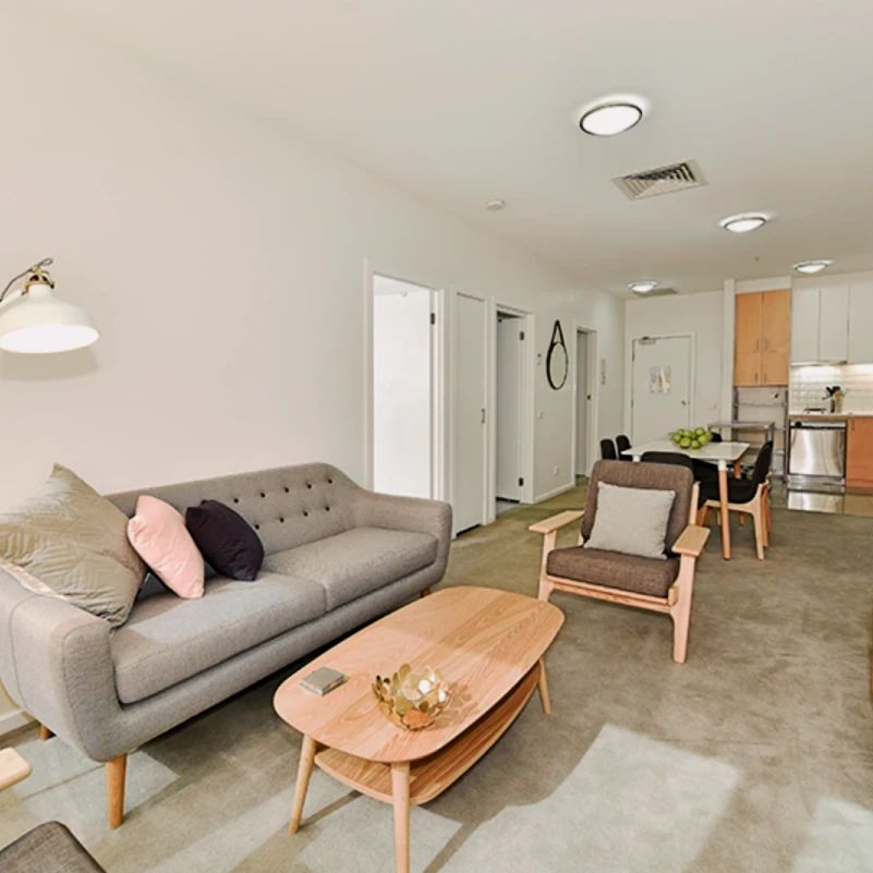 Snug 2-bedroom apartment near Melbourne Central Station - Photo 1