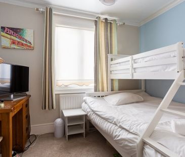 4 bedroom end of terrace house to rent - Photo 6